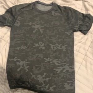 men’s lululemon tee shirt